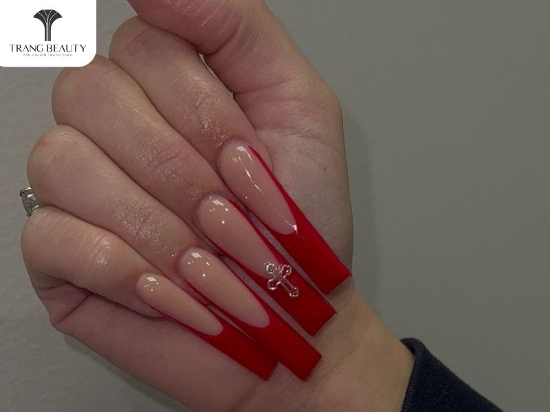 Những mẫu nail đẹp cho móng dài tone màu đỏ 