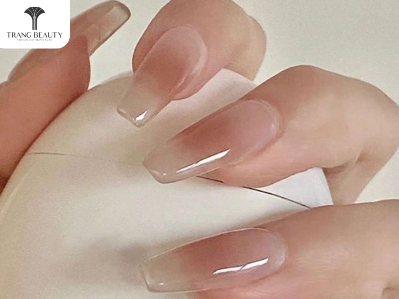 Những mẫu nail đẹp màu hồng trắng sữa cho móng dài