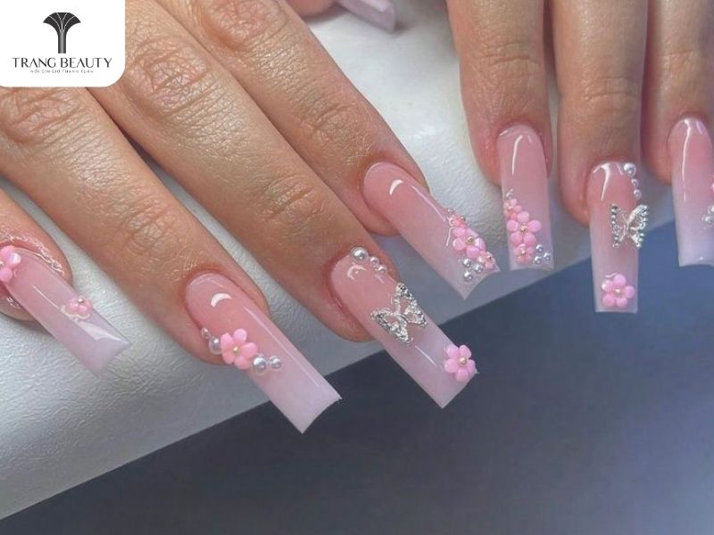 Những mẫu nail đẹp màu hồng trắng sữa cho móng dài