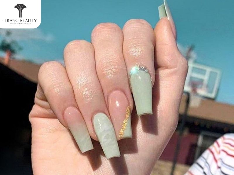 Những mẫu nail đẹp màu xanh lam cho móng dài 