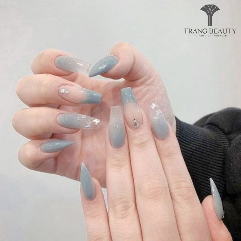 Tận hưởng công nghệ cắt sen và vẽ móng tay theo nhiều phong cách