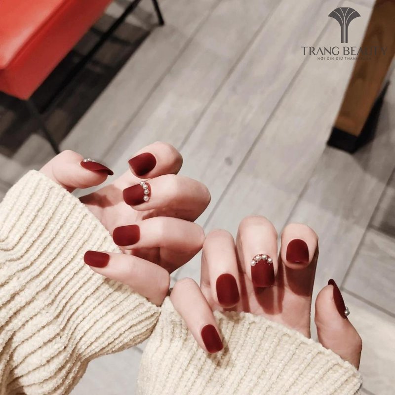 Thu hút sự chú ý với mẫu nail thạch đỏ
