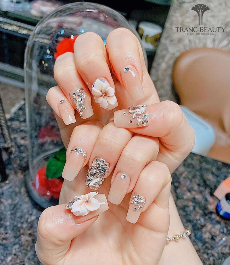 Nail sơn thạch trong trẻo phong cách thời thượng