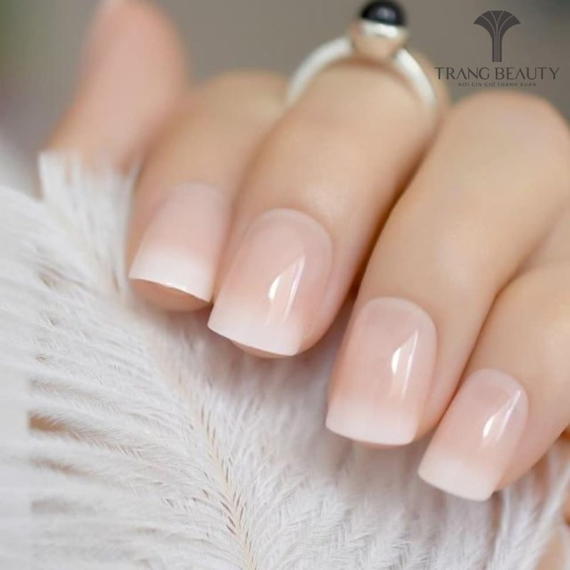 Sơn nail màu thạch trong suốt, sang trọng
