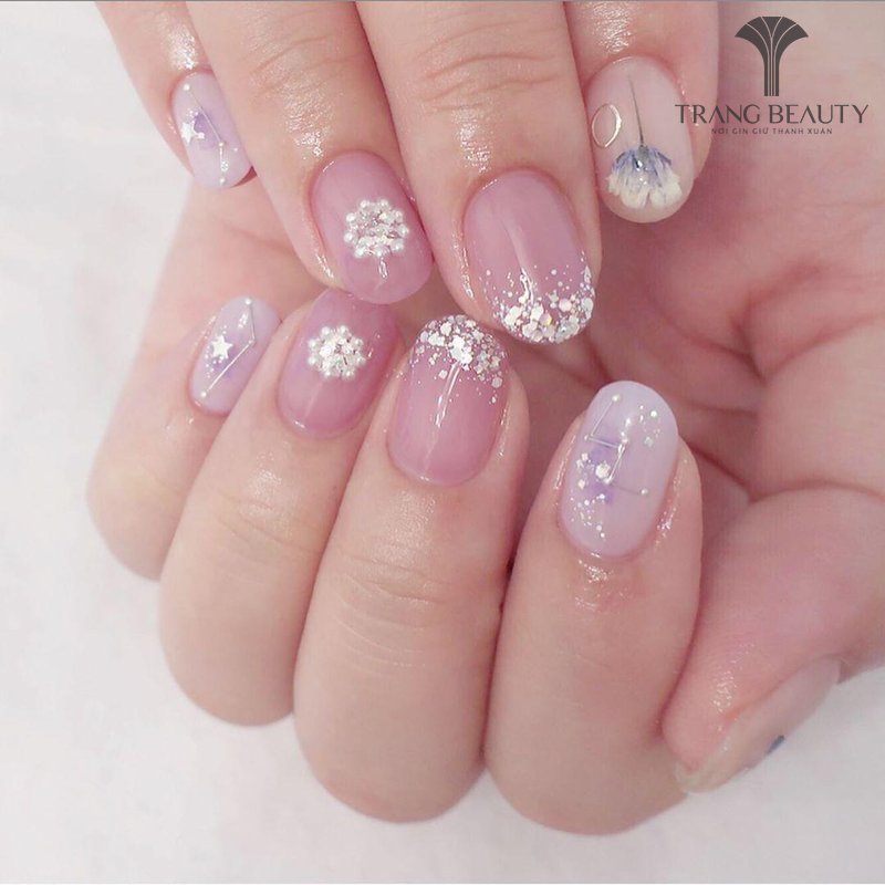 Hoà mình vào trào lưu nail thạch đẹp của giới trẻ