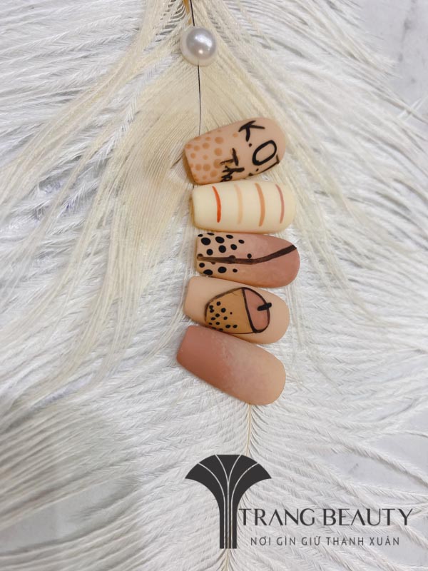 Mẫu nail trà sữa độc lạ cho tín đồ trà sữa làm là mê 2 Mẫu nail cho các tín đồ mê trà sữa