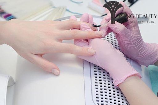 Đang mang thai có nên học nail không? Người mang bầu làm nail 5 Mẹ bầu nên mang găng tay khi học làm nail