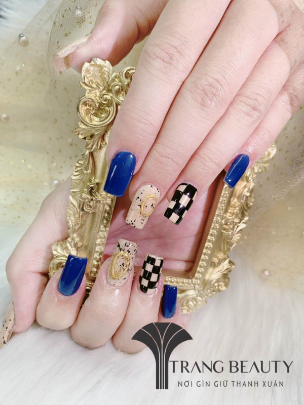 Tránh để nail tiếp xúc với hóa chất sau khi vẽ
