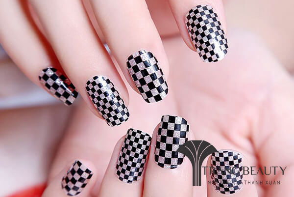 Mẫu nail bàn cờ lạ mắt, độc đáo