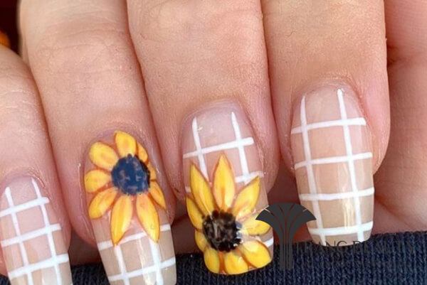 Nail caro trắng đính hóa hướng dương