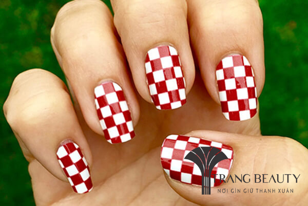 Nail caro đỏ rực rỡ đón chào năm mới