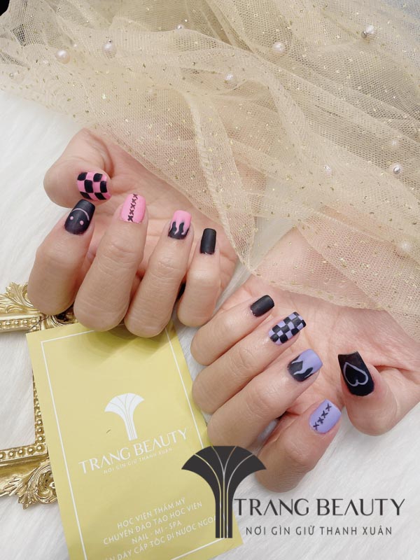 Nail Caro không lỗi mốt