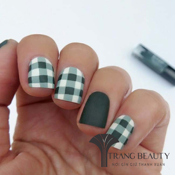 Nail caro màu xanh cực kỳ “trendy” cho chị em lựa chọn