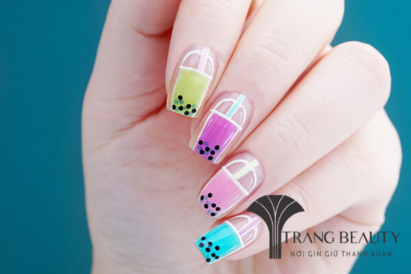 Mẫu nail trà sữa độc lạ cho tín đồ trà sữa làm là mê 4 Nail đính ly trà sữa