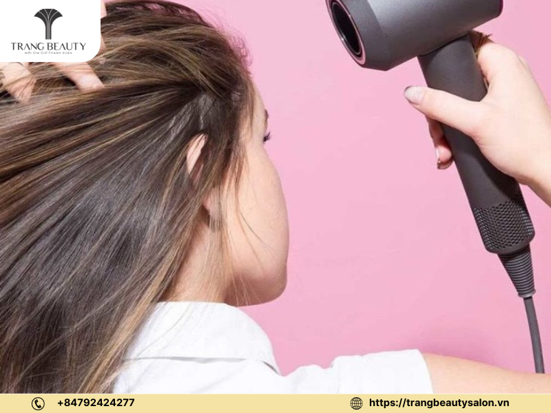 Khóa Học Gội Đầu Chuyên Nghiệp: Dạy Nghề Gội Đầu Massage 8 Học kỹ thuật sấy tóc chuyên nghiệp