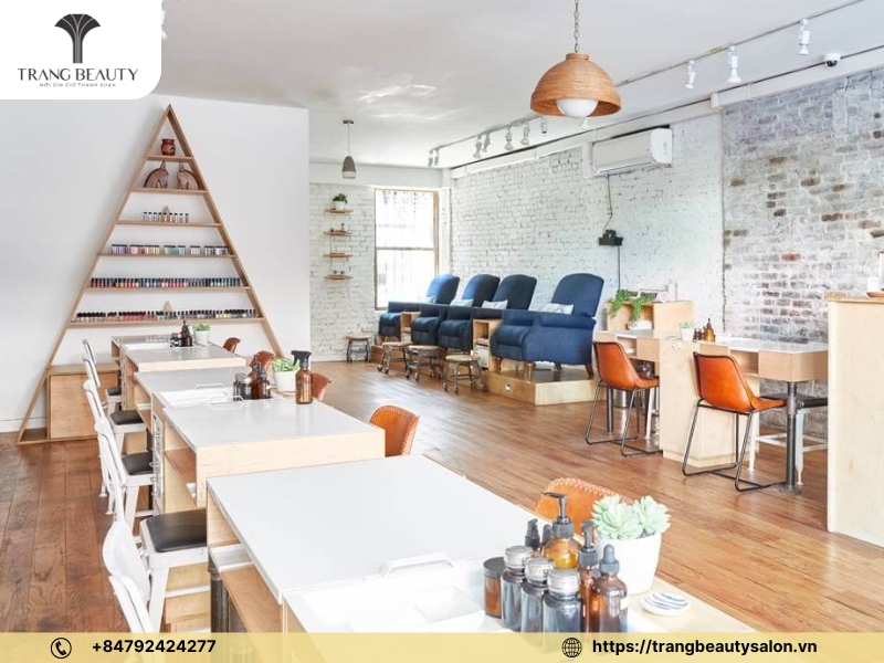 Sử dụng các kệ tủ để trang trí tiệm nail đơn giản