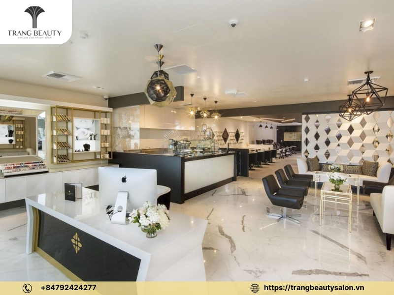 Sử dụng bàn làm nail hiện đại tạo không gian sang trọng